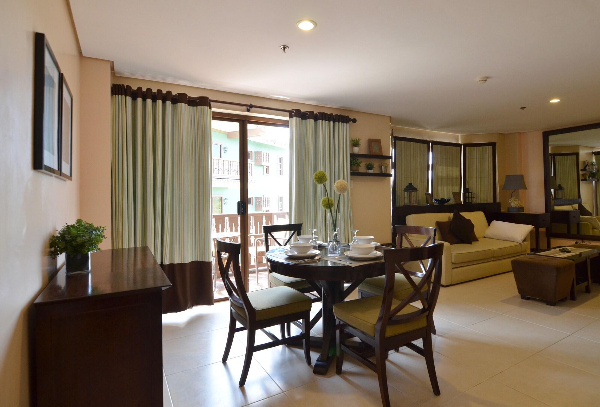 Crosswinds Resort Suites Tagaytay City Buitenkant foto