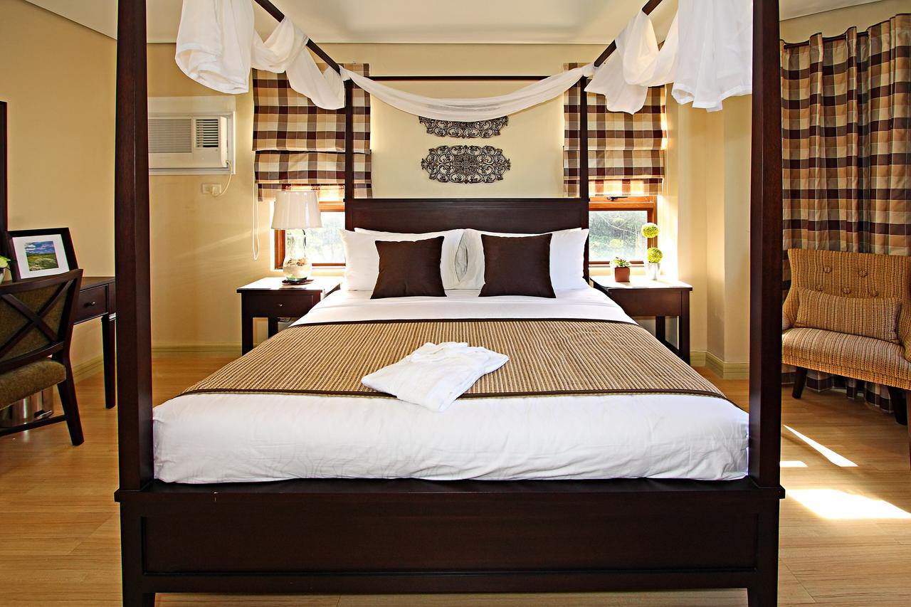 Crosswinds Resort Suites Tagaytay City Buitenkant foto