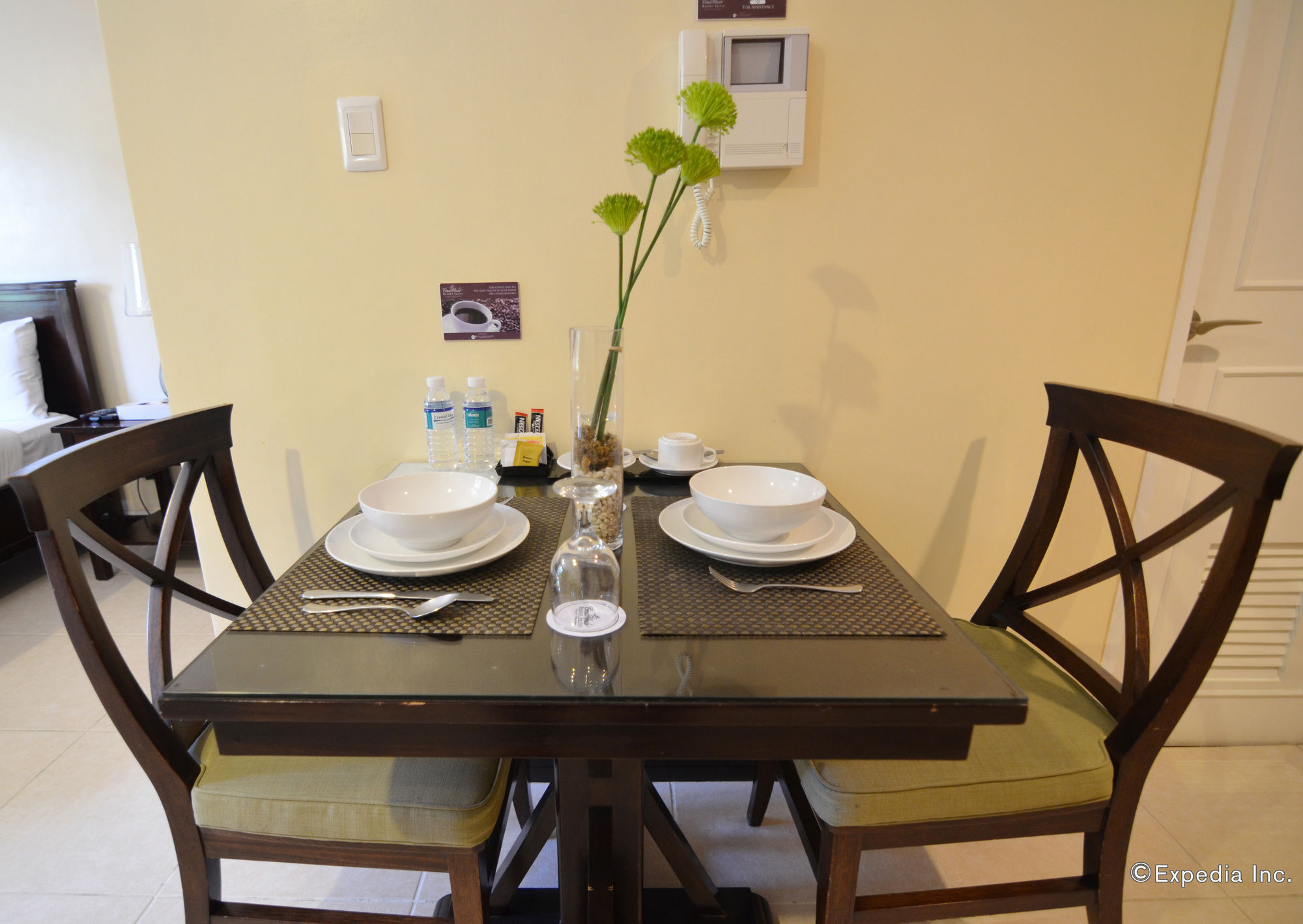Crosswinds Resort Suites Tagaytay City Buitenkant foto