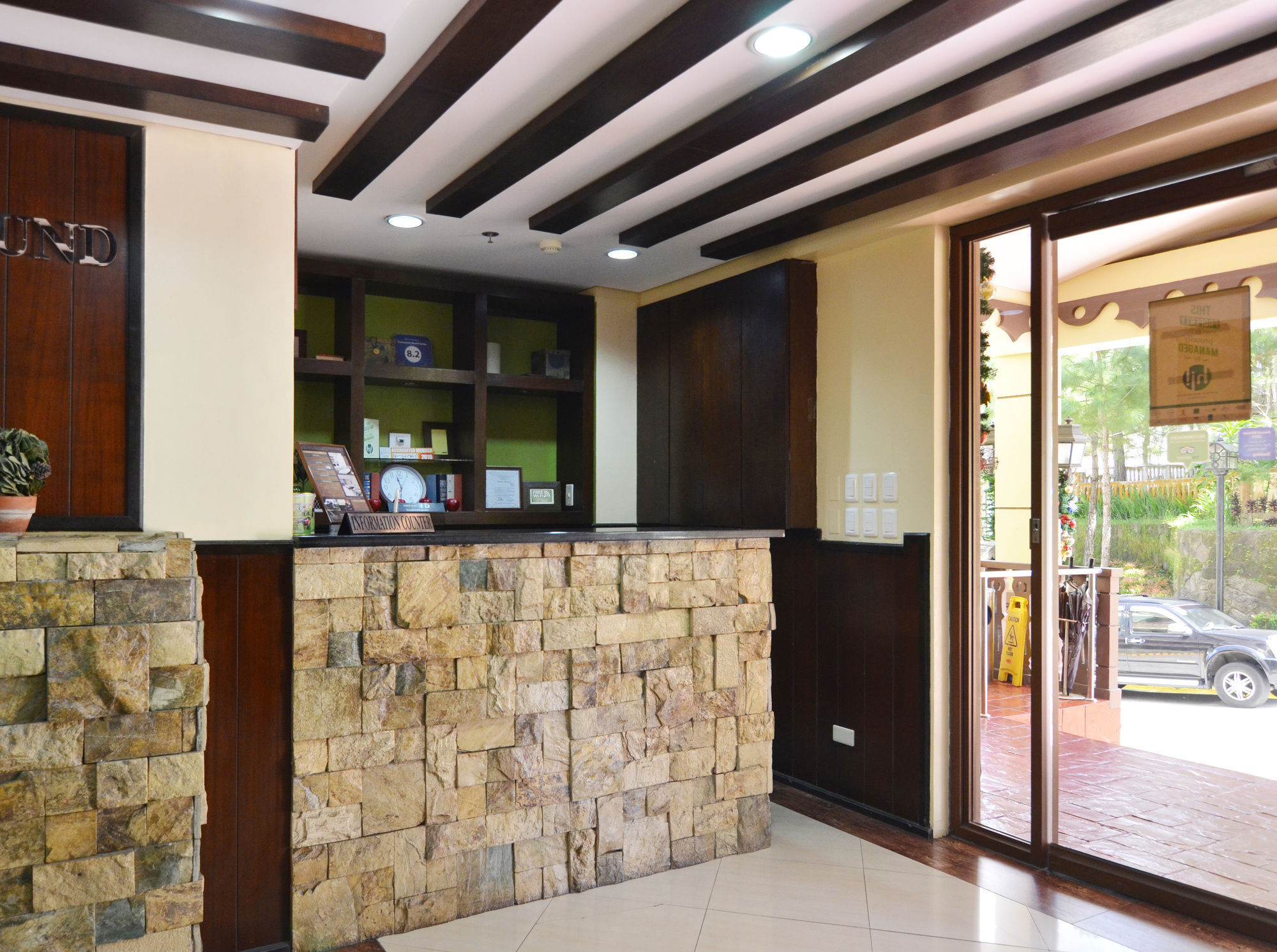 Crosswinds Resort Suites Tagaytay City Buitenkant foto