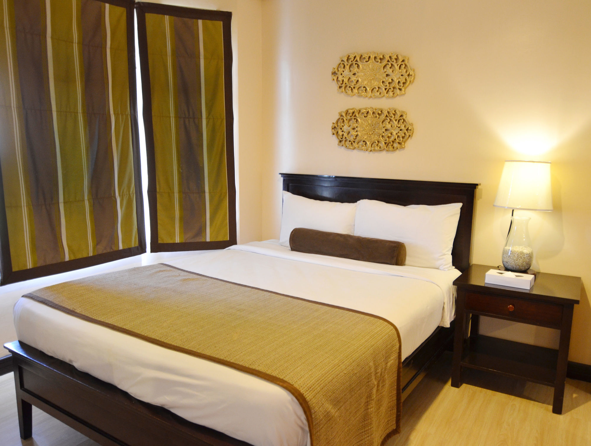 Crosswinds Resort Suites Tagaytay City Buitenkant foto