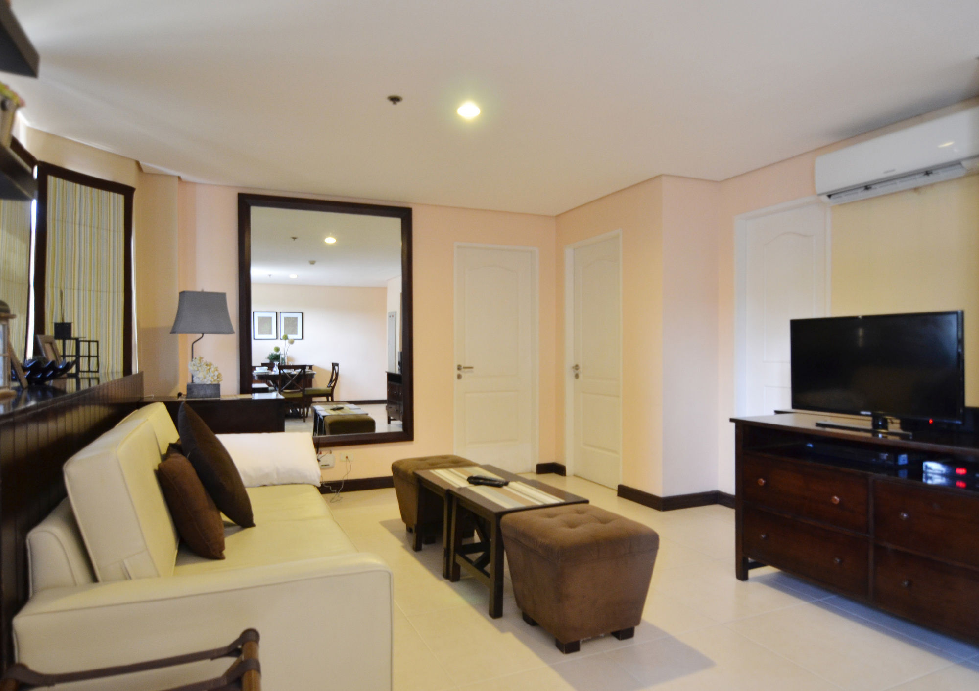 Crosswinds Resort Suites Tagaytay City Buitenkant foto