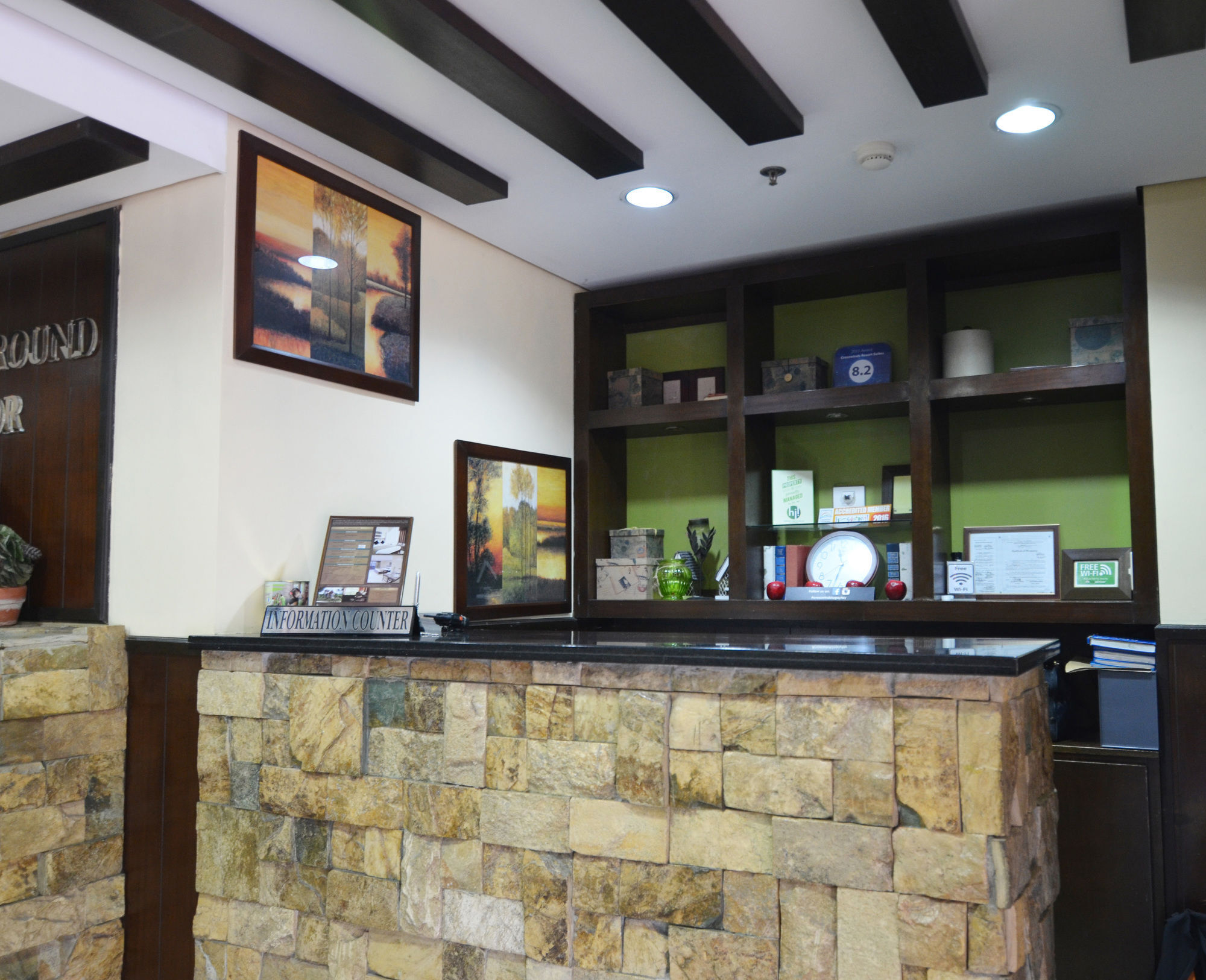 Crosswinds Resort Suites Tagaytay City Buitenkant foto