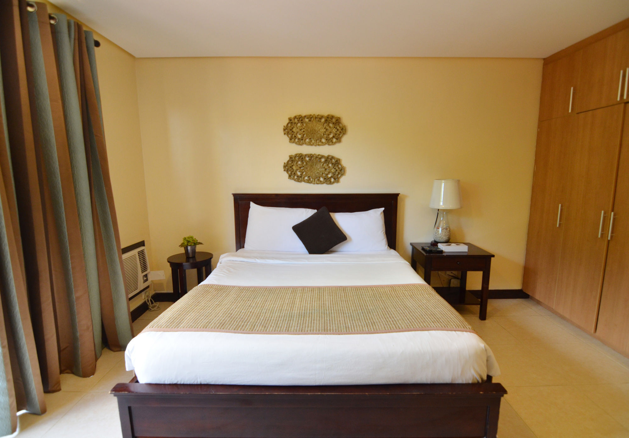 Crosswinds Resort Suites Tagaytay City Buitenkant foto
