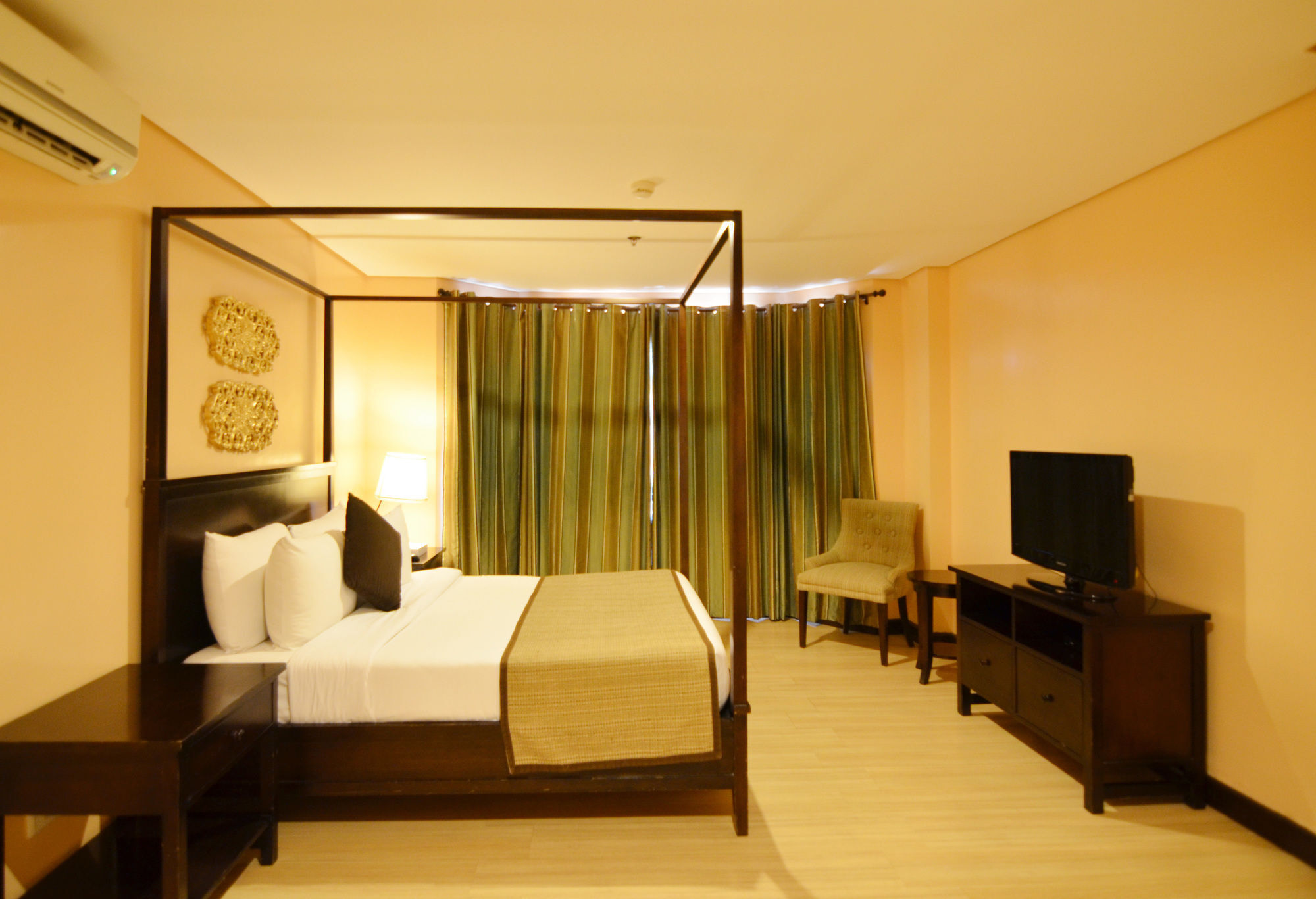 Crosswinds Resort Suites Tagaytay City Buitenkant foto
